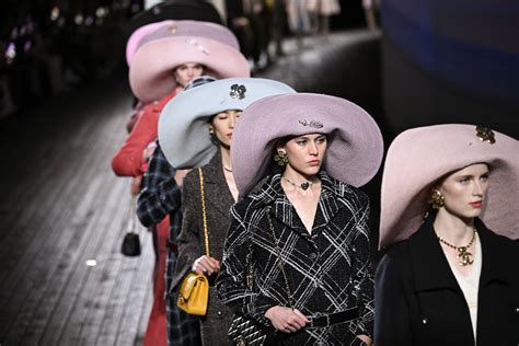 Chanel’s Fall/Winter 2024 Collection Conveys Cinematic Romance